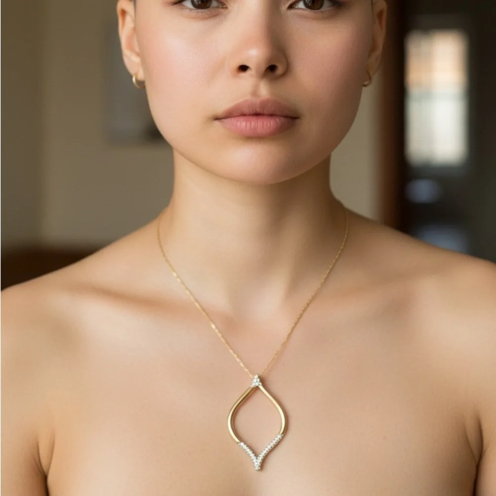 Elegant Gold and Silver Pendant Necklace - Picture 2 of 2